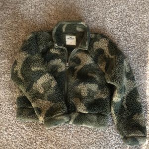 Women’s Hollister zip up jacket fleece crop size M